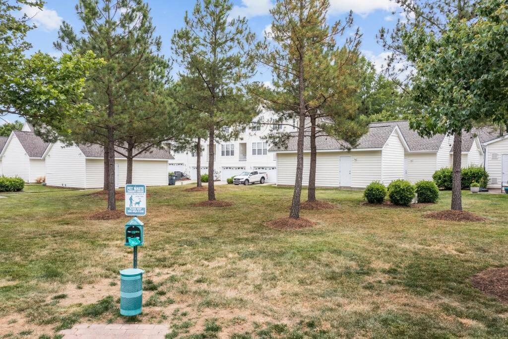 Peaceful, Townhome In Hope Valley Farms Durham Exterior foto