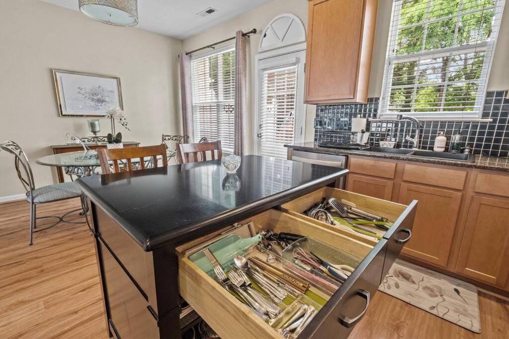 Peaceful, Townhome In Hope Valley Farms Durham Exterior foto