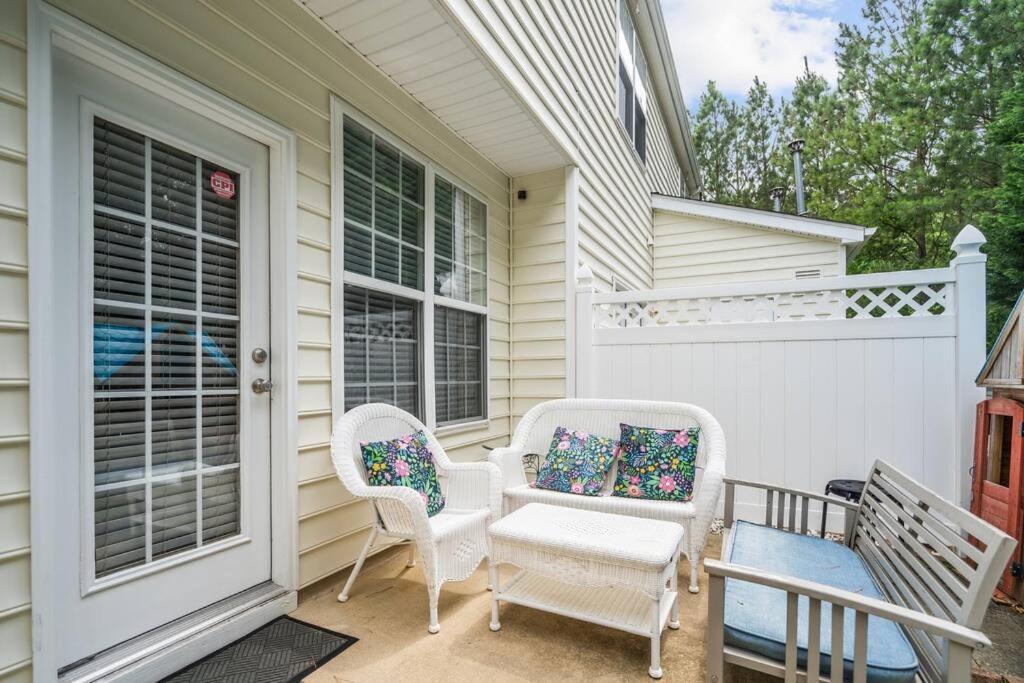 Peaceful, Townhome In Hope Valley Farms Durham Exterior foto