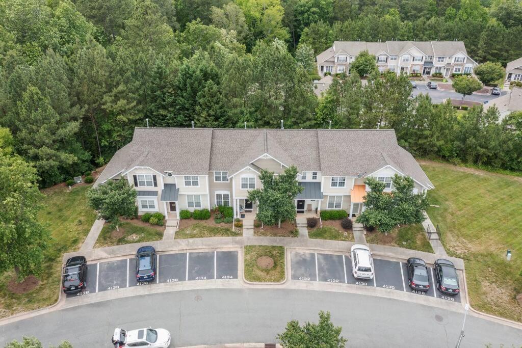 Peaceful, Townhome In Hope Valley Farms Durham Exterior foto